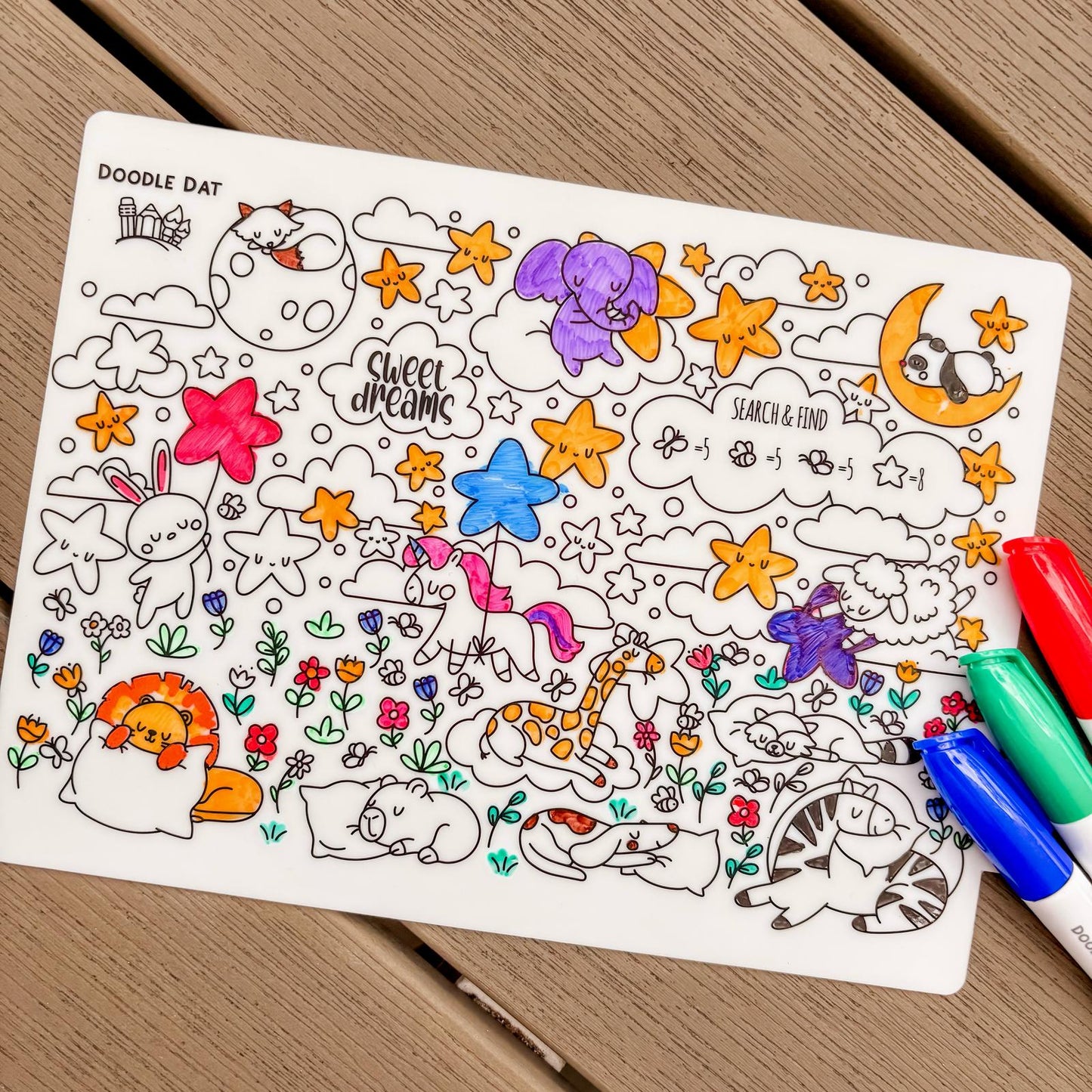 Colouring mat with cute characters sleeping